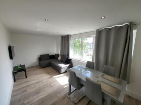 Bright Modern 3 Bedroom Apartment
